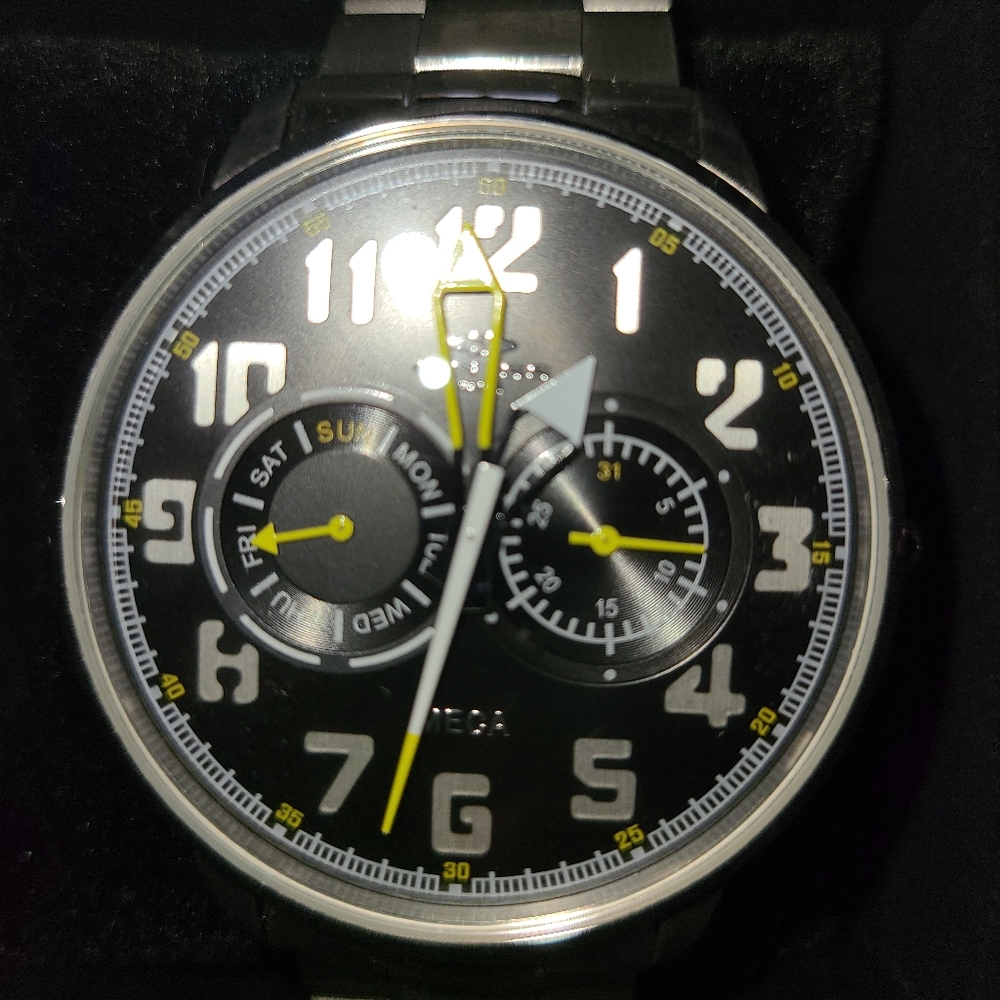Men's Oniss watch worn once